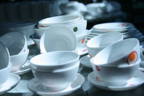 Bí quyết "vàng" làm sạch đồ sứ như mới