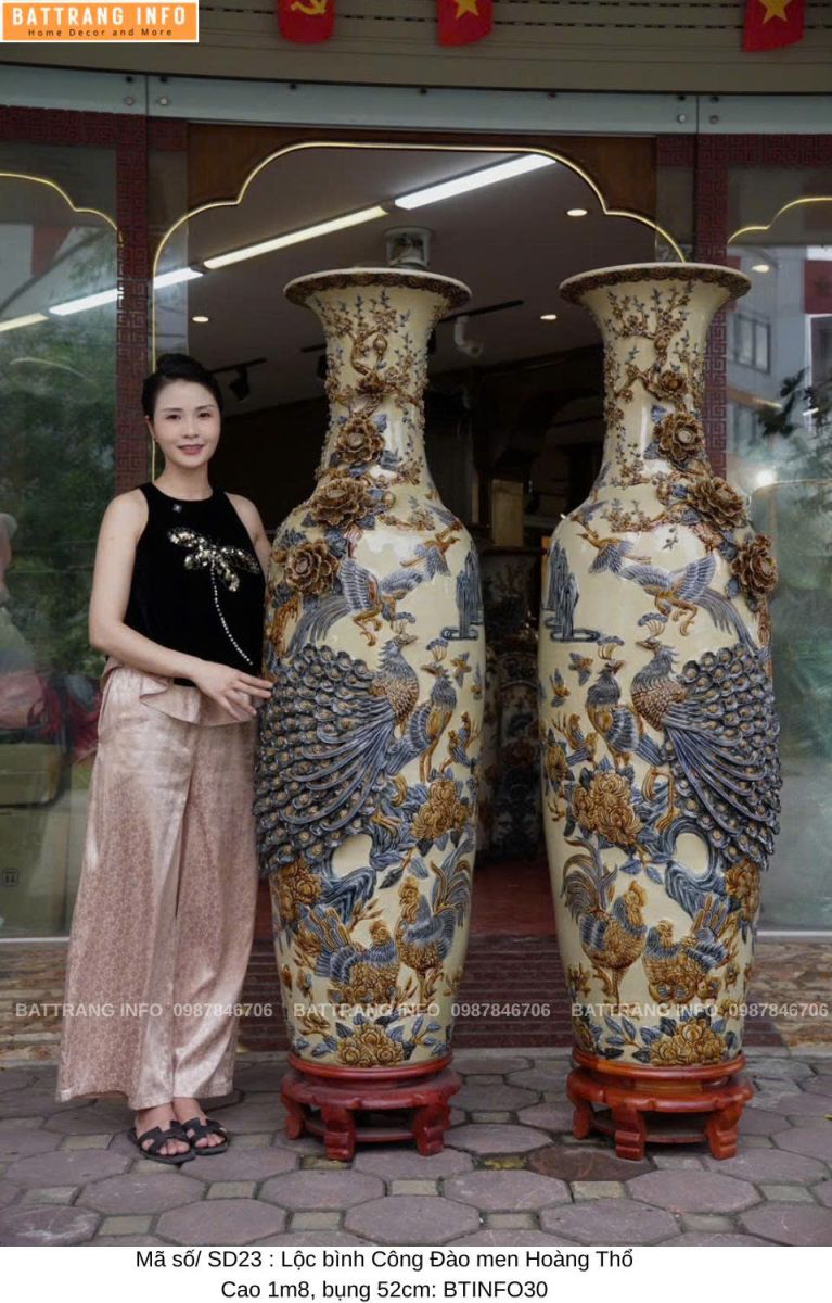 Lộc Bình Công Đào Men Hoàng Thổ Đắp Nổi Cao 1m6 & 1m8 – Tuyệt Tác Gốm Sứ Cao Cấp Bát Tràng
