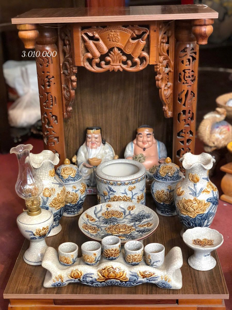 Bộ Đồ Thờ Men Rạn Đắp Nổi Cho Bàn Thờ Thần Tài – Sự Lựa Chọn Tinh Tế, Phong Thủy Vượng Chỉ Từ 2 Triệu 