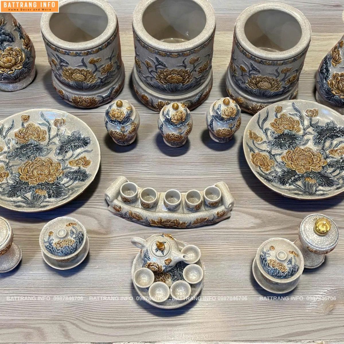 Bộ Đồ Thờ Men Rạn Hoa Sen Đắp Nổi Cao Cấp Bát Tràng Cho Bàn Thờ 1m97 -  Lựa chọn hoàn hảo để gìn giữ giá trị tâm linh và nét đẹp văn hoá Việt.
