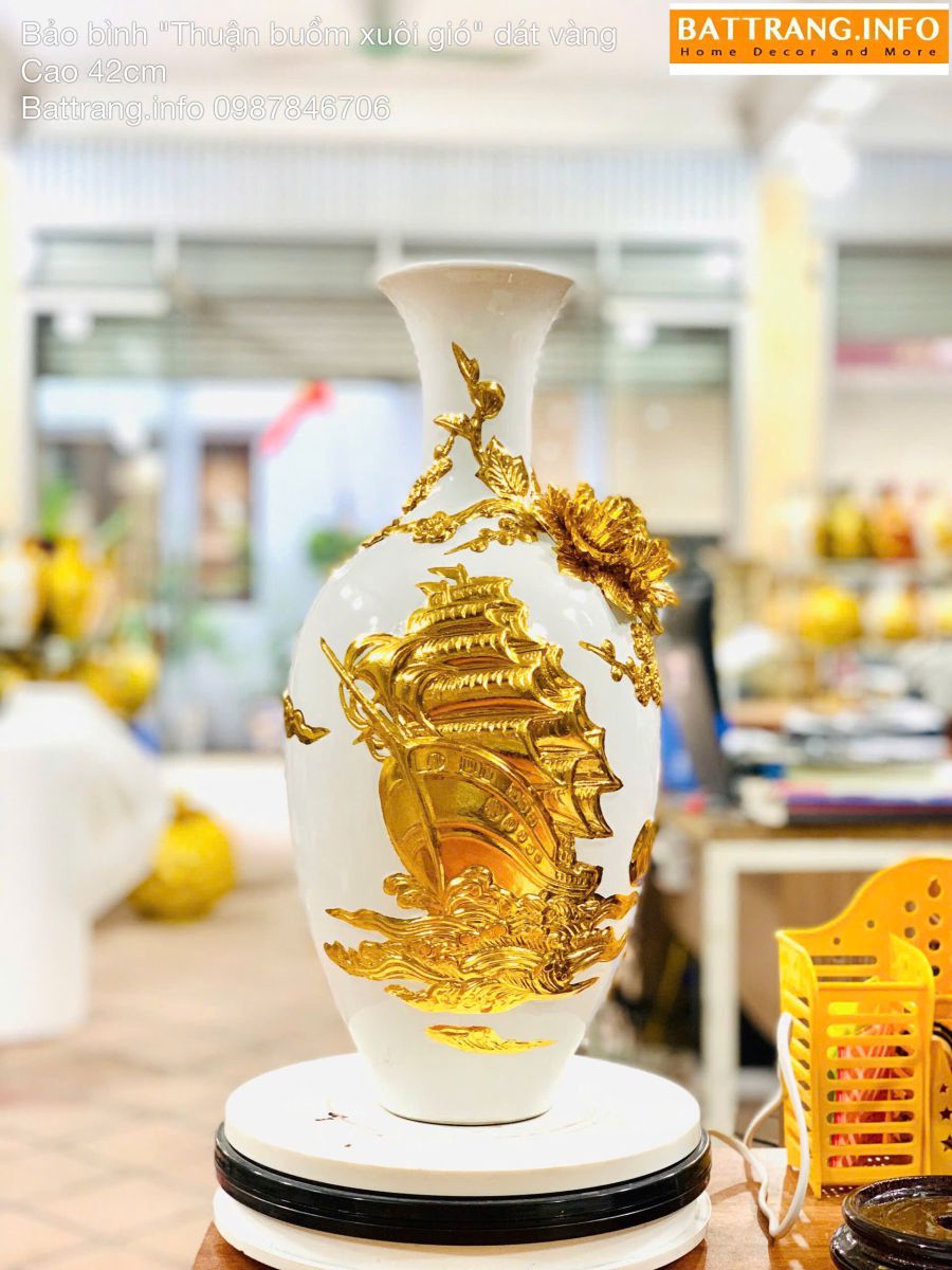 Bảo Bình Thuận Buồm Men Màu Đắp Nổi Dát Vàng Cao 42cm