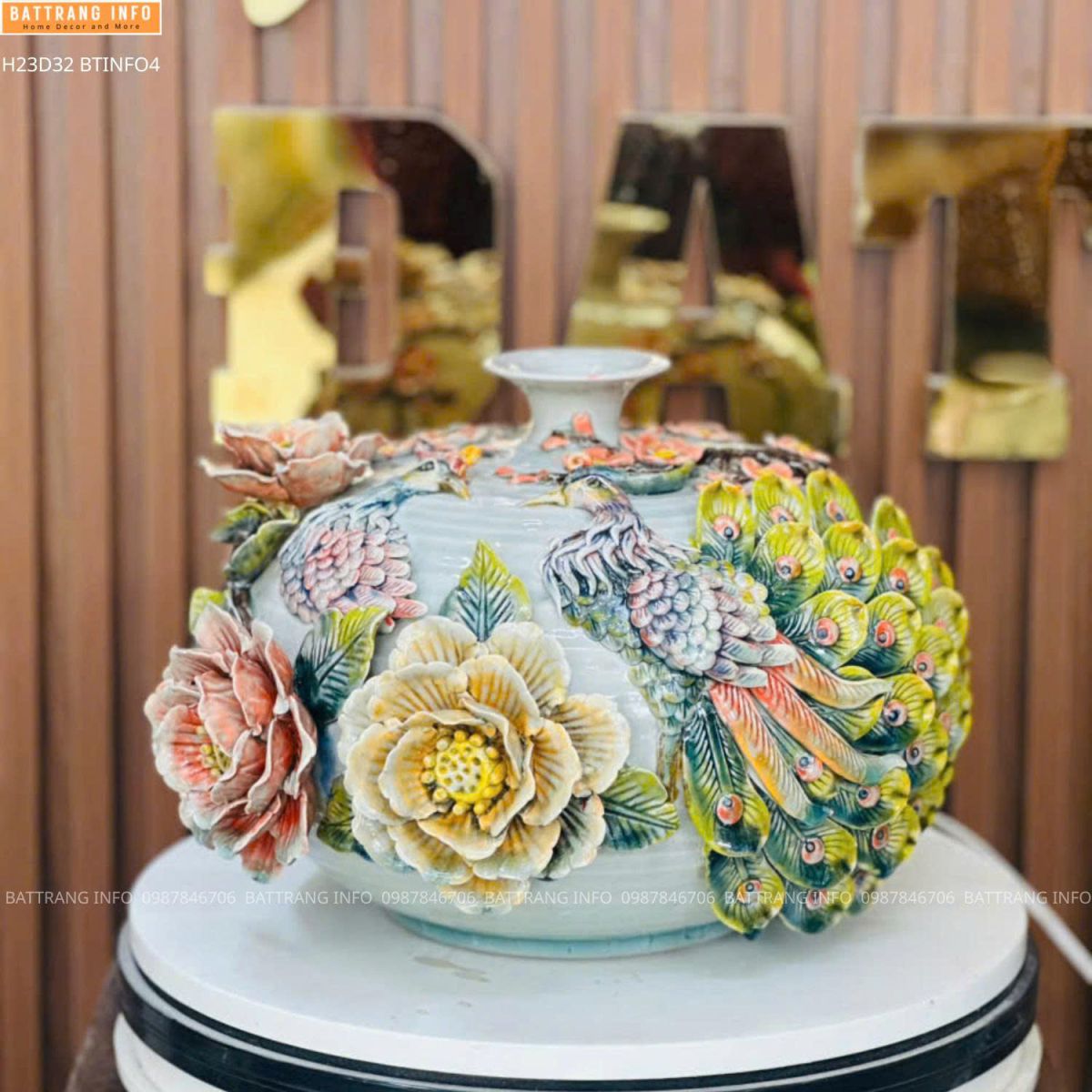 Bình Hút Lộc Chim Công Đắp Nổi Cao 23cm – Gốm Bát Tràng Cao Cấp