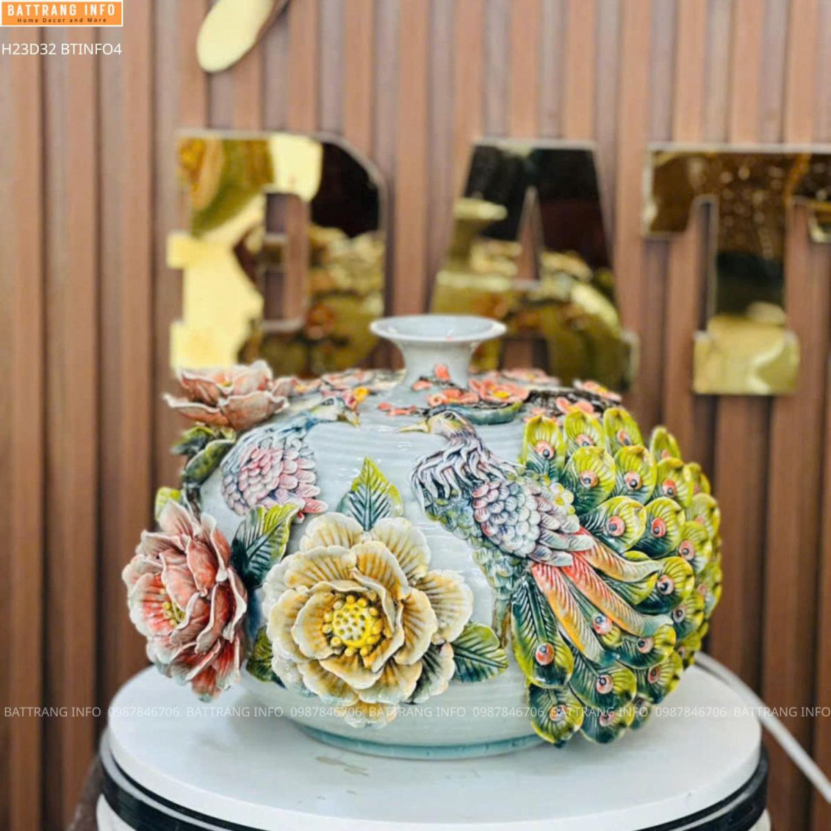 Bình Hút Lộc Chim Công Đắp Nổi Cao 23cm – Gốm Bát Tràng Cao Cấp