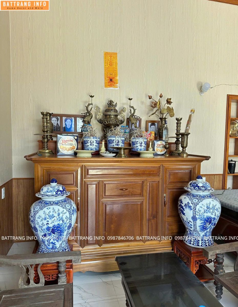 Choé Tứ Cảnh Men Lam Vẽ Tay Cao 72cm – Tuyệt Tác Gốm Sứ Bát Tràng Trong Không Gian Tư Gia Đẳng Cấp